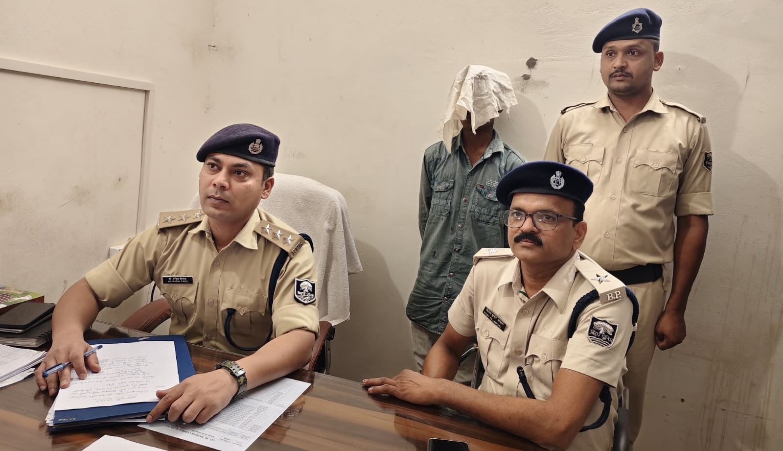 कटिहार में दरोगा का मोबाइल चोरी, UPI से उड़ाए 60 हजार रुपये, साइबर ठग बंगाल से गिरफ्तार