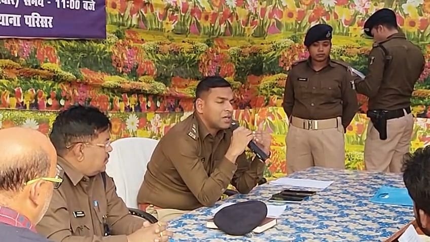 कोढ़ा थाना में एसपी का जनता दरबार, कई शिकायतों का मौके पर समाधान