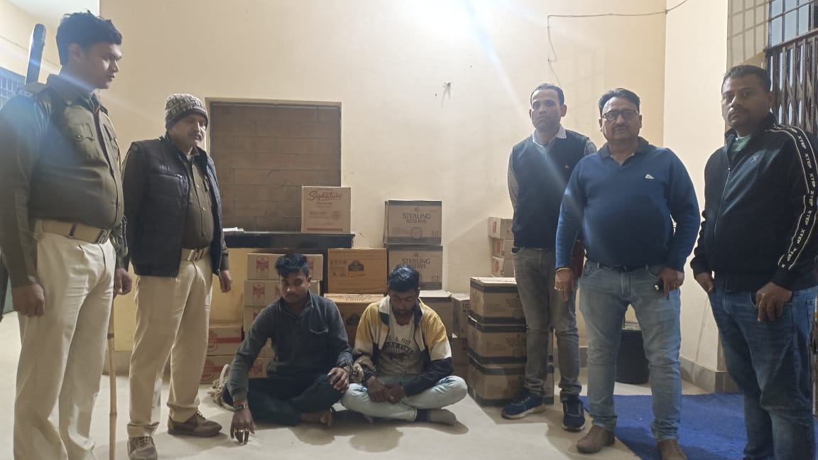 उत्पाद विभाग की टीम ने प्राणपुर  में बंगाल से विदेशी शराब ला रहे दो तस्कर को किया गिरफ्तार।