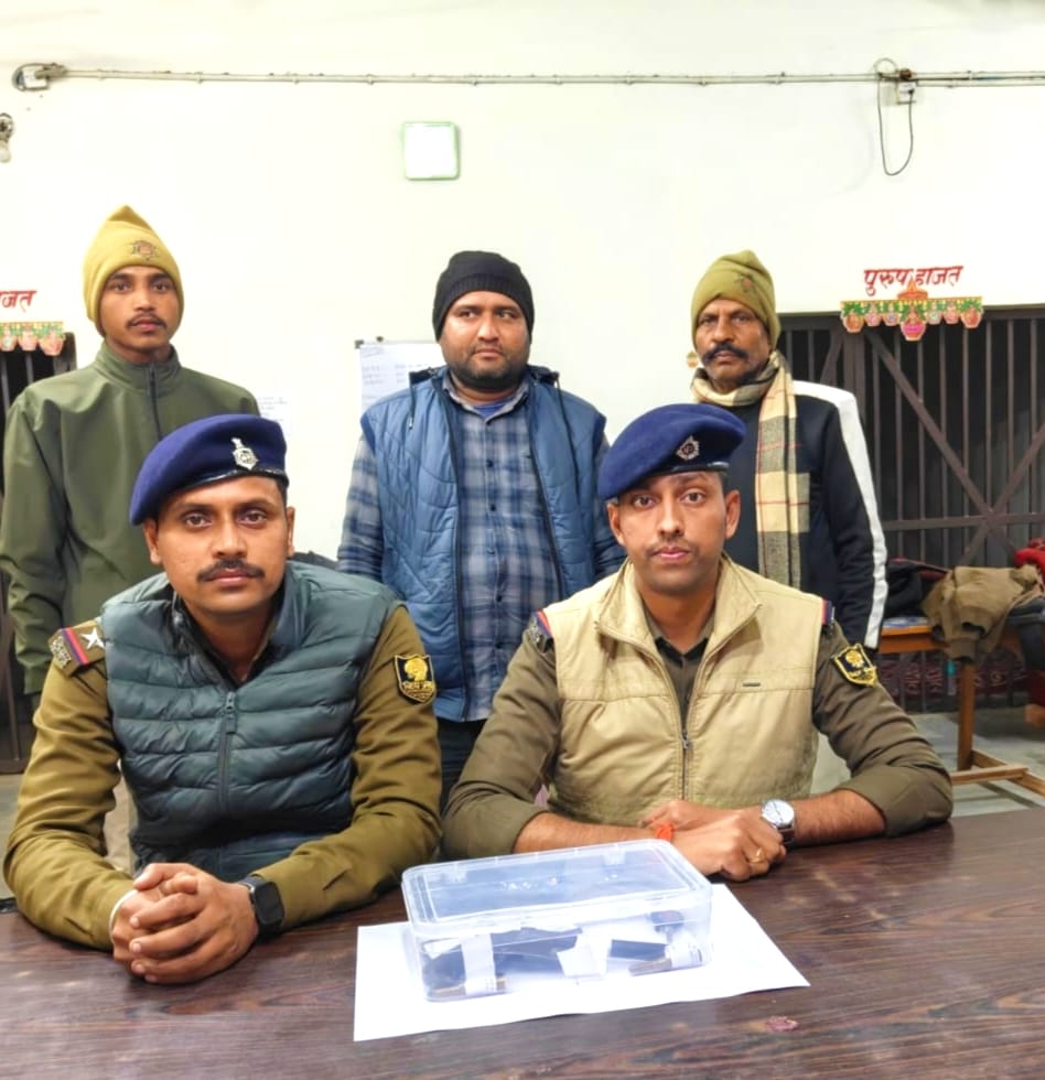 कोढ़ा थाना पुलिस की त्वरित कार्रवाई, आपराधिक साजिश रचते एक युवक को हथियार सहित दबोचा