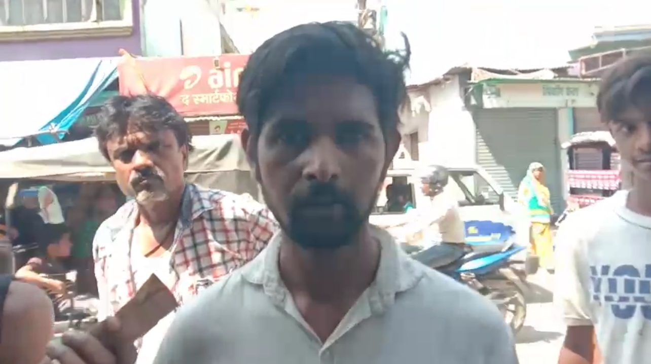 यूपी के अलीगढ़ से कटिहार ताला बेचने आये एक व्यक्ति के साथ महमूद चौक पर 2 युवकों ने की छिनतई।