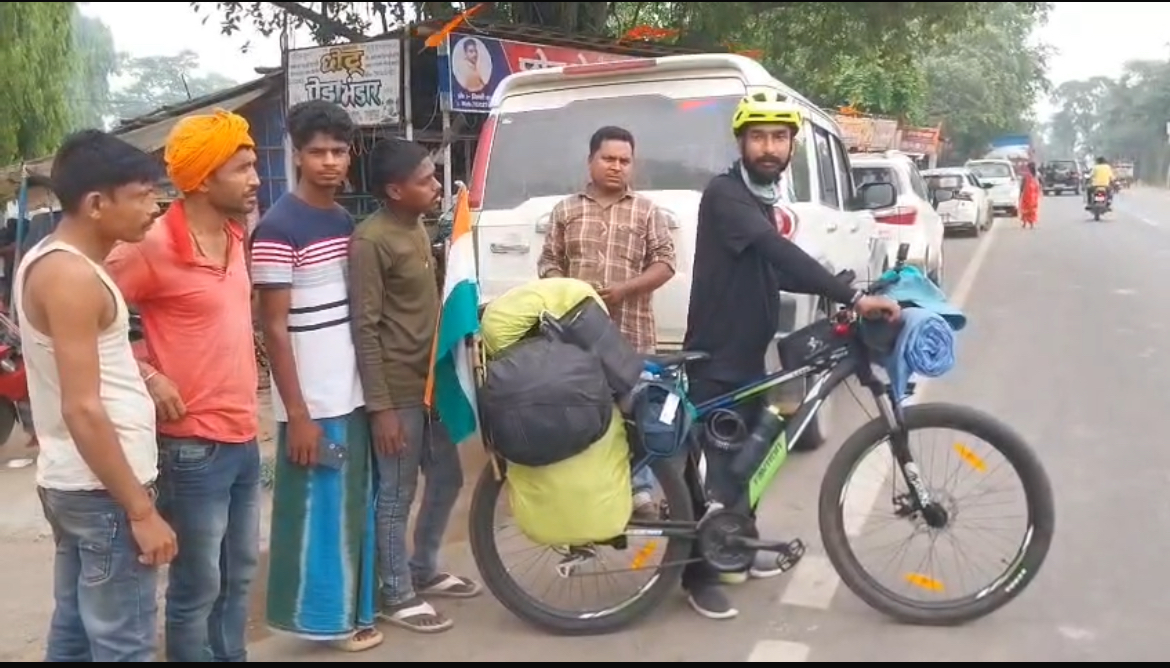 गो ग्रीन, सेव ग्रीन का संदेश लेकर ऑल इंडिया साइकिल टूर पर निकले कृष्णा, कटिहार में हुआ जोरदार स्वागत