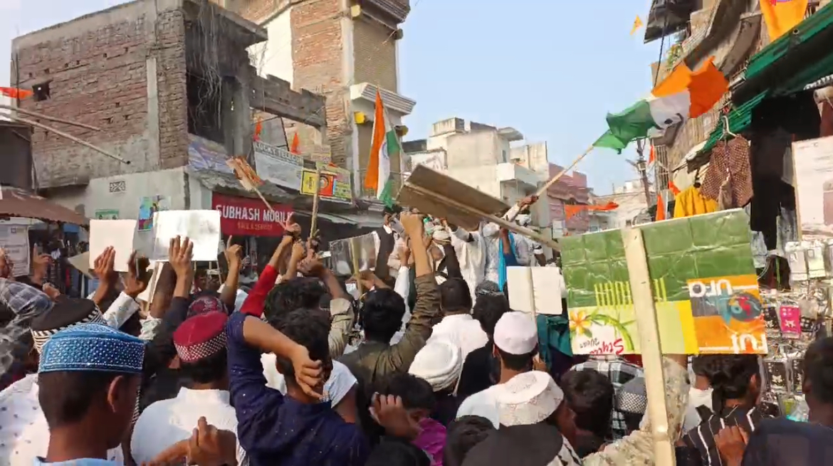 कटिहार के मनिहारी में वक्फ संशोधन बिल के खिलाफ मुस्लिम समुदाय का आक्रोश,काला बिल्ला लगाकर निकाली आक्रोश रैली