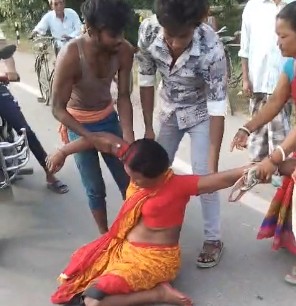 कटिहार में सड़क दुर्घटना: पति ने थानाध्यक्ष से की कार्रवाई की मांग