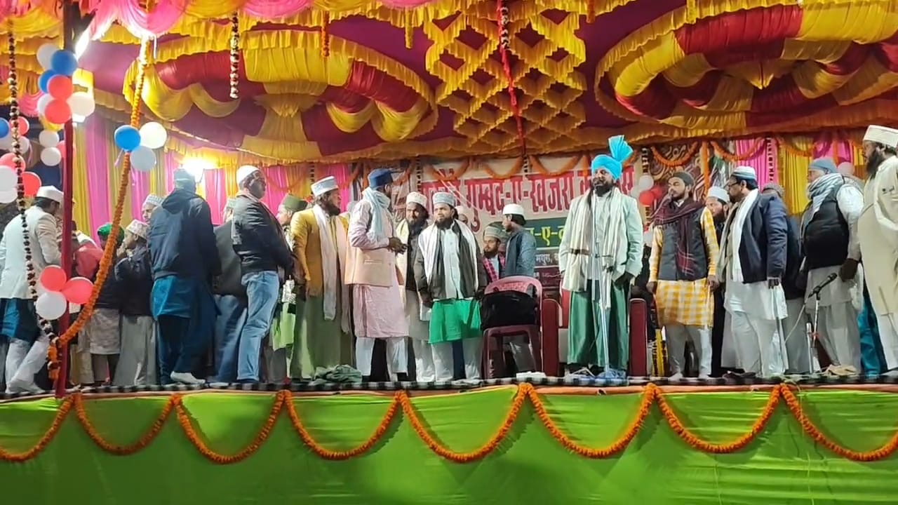 मधुरा में मकीने गुंबद खजरा कॉन्फ्रेंस का हुआ आयोजन