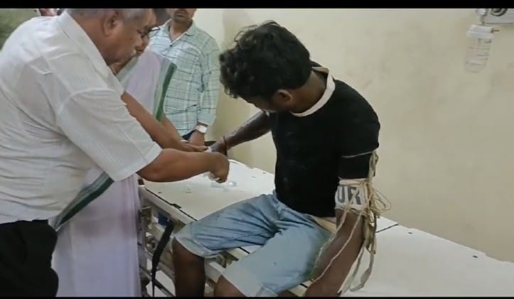 आजमनगर थाना क्षेत्र अंतर्गत आलमपुर गांव में मजदूरी करने के दौरान सर्पदंश का शिकार हुआ युवक,जहरीला सांप लेकर इलाज के लिए पहुंचा अस्पताल 