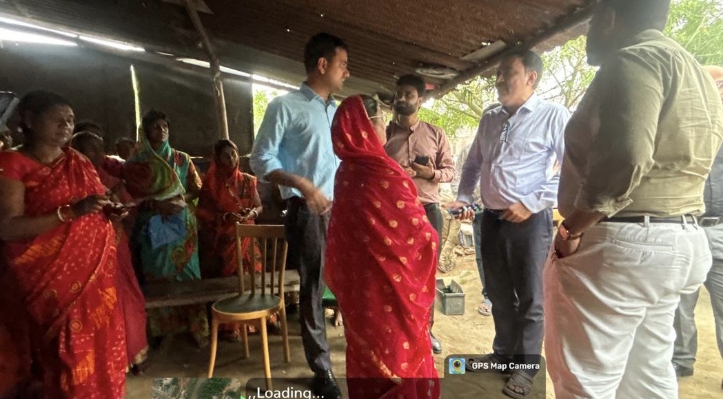 स्व-गणना की रफ़्तार परखने खुद वार्डों में पहुँचे डीएम और नगर आयुक्त।